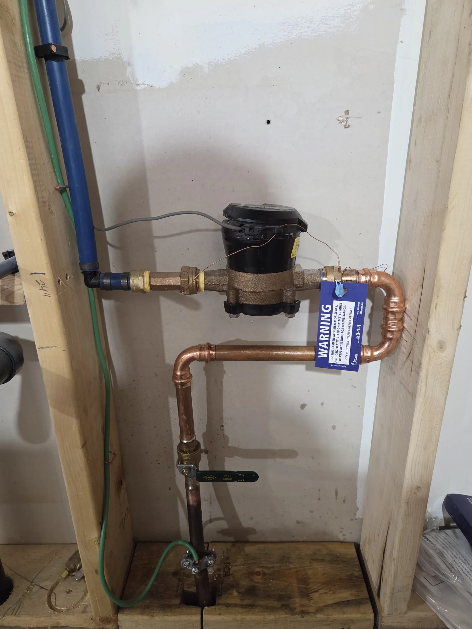 Water meter with copper supply connections and shutoff